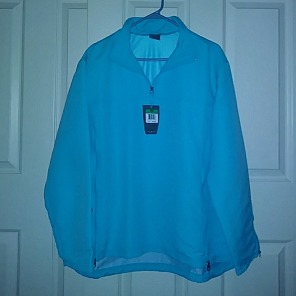 Nike woman's lightweight pullover